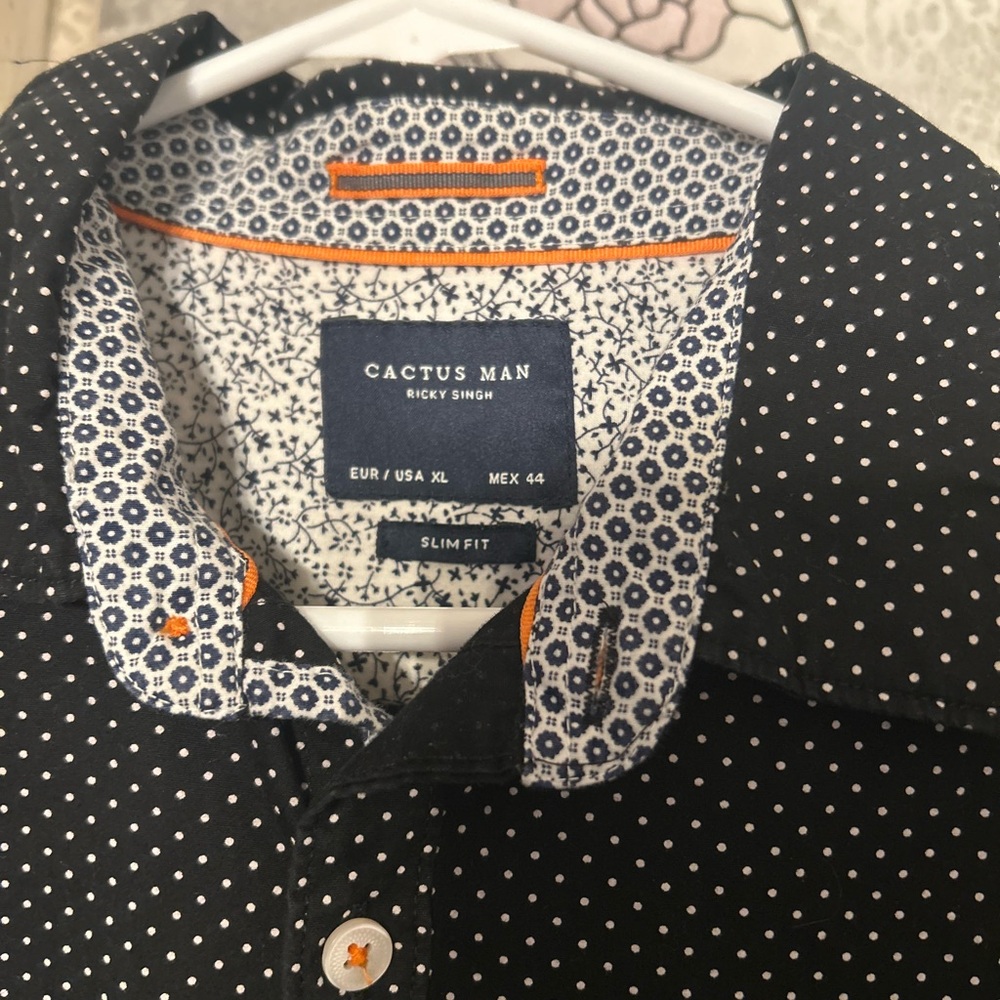 Cactus Man by Ricky Singh mens XL button up short sleeved EUC Navy Polka Dot